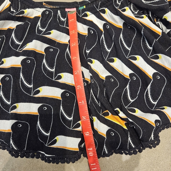 Tucan printed, off shoulder crop top. Flat friendly! - Picture 6 of 7